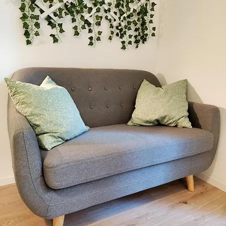 Apartment The Green Apt - Stylish And Confortable Large Studio Close To Metro